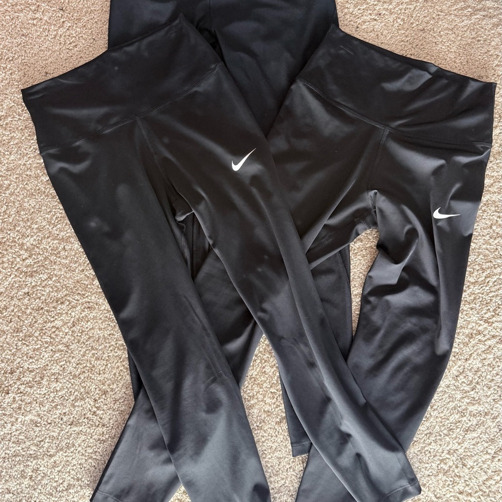 Nike Women's like new Black Leggings* 3 pairs